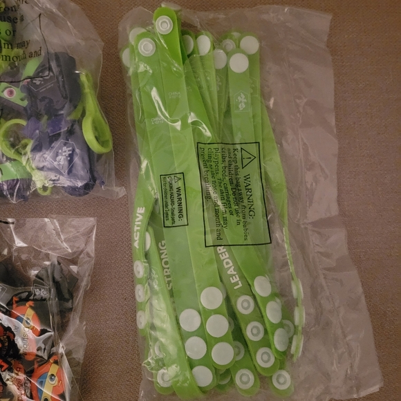 Key Chains & Bracelets - Picture 5 of 16